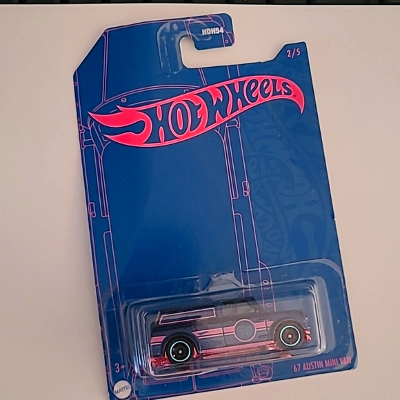 Hot Wheels 67 Austin Mini Van 2/5 - Picture 2 of 6